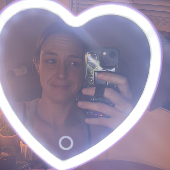 NIB Wireless LED Mirror Purple Heart Shaped Makeup Mirror w/ Touch Light & Tray - Picture 6 of 17